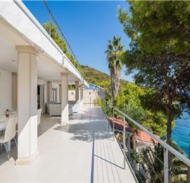 Luxury 6 Bedroom Seafront Villa with pool and Separate Apartment along Secluded Beach near Hvar Town, Sleeps 10-12
